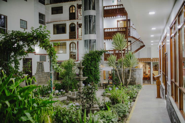 Interior y vista del alojamiento Quechua Hotel Cusco